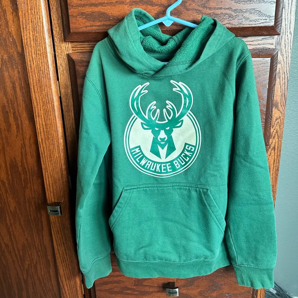 Youth Medium 8/10 bucks sweatshirt